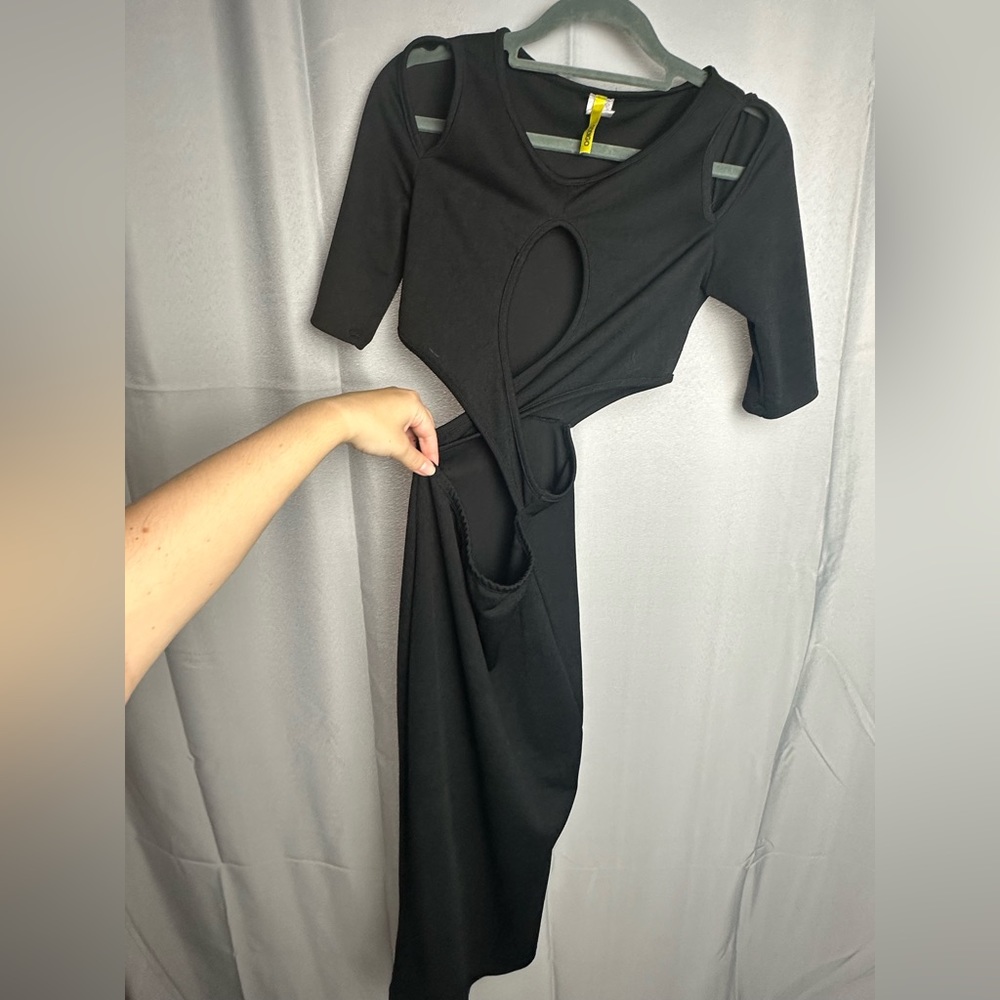 Black bodycon dress
